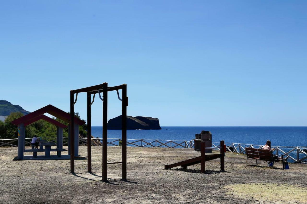 Magnólia - Casa com dois quartos junto ao mar - Renovada em 2022 Mosteiros  Exterior foto